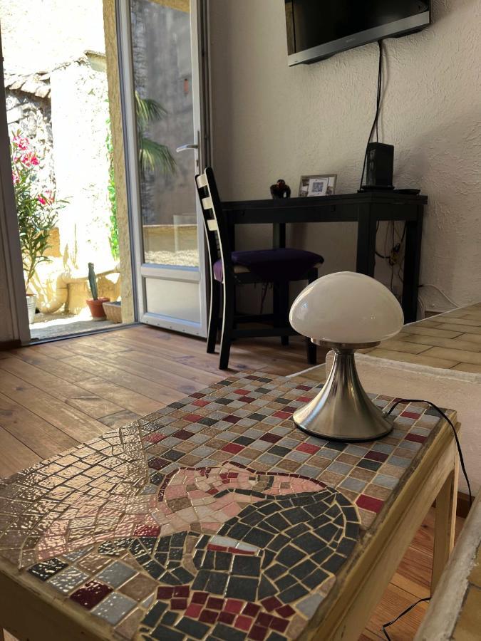Studio Avec Terrasse Sur Cour, Authentique, Calme Avignon Eksteriør bilde